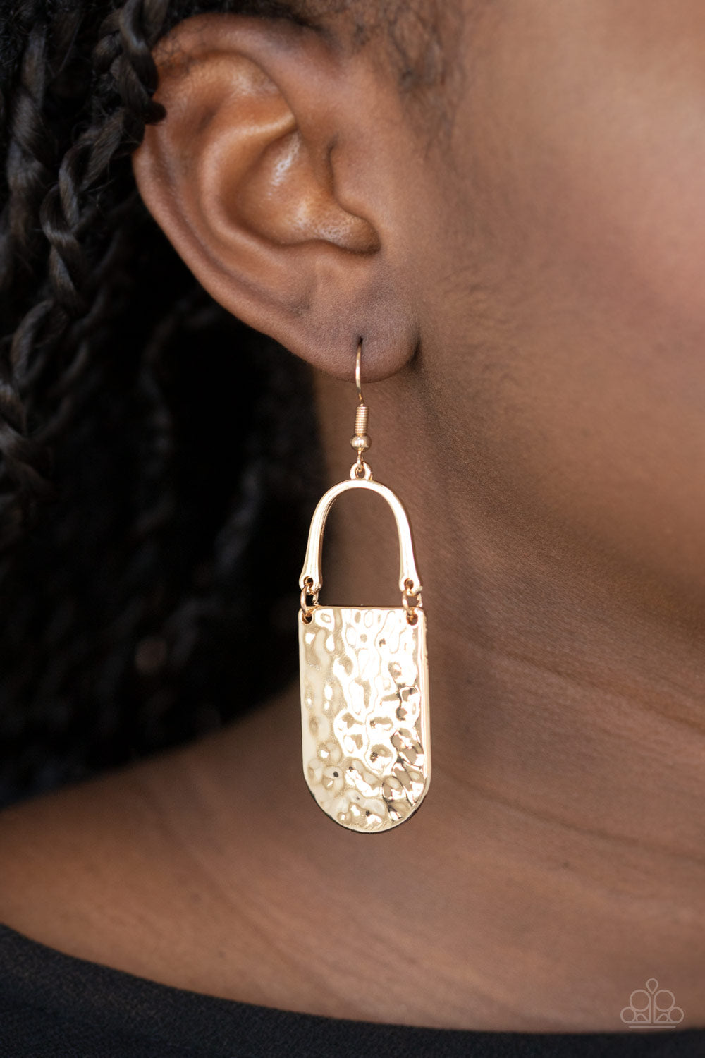 Paparazzi Resort Relic - Gold Earrings - Avastrinkets LLC