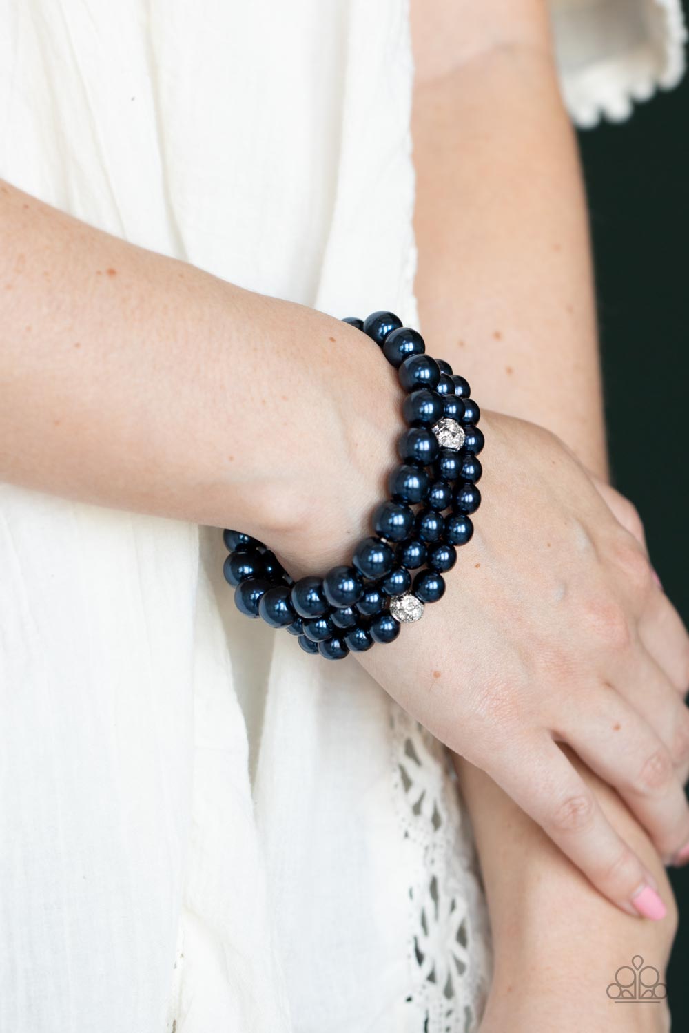 Paparazzi Here Comes The Heiress - Blue Pearl Bracelet